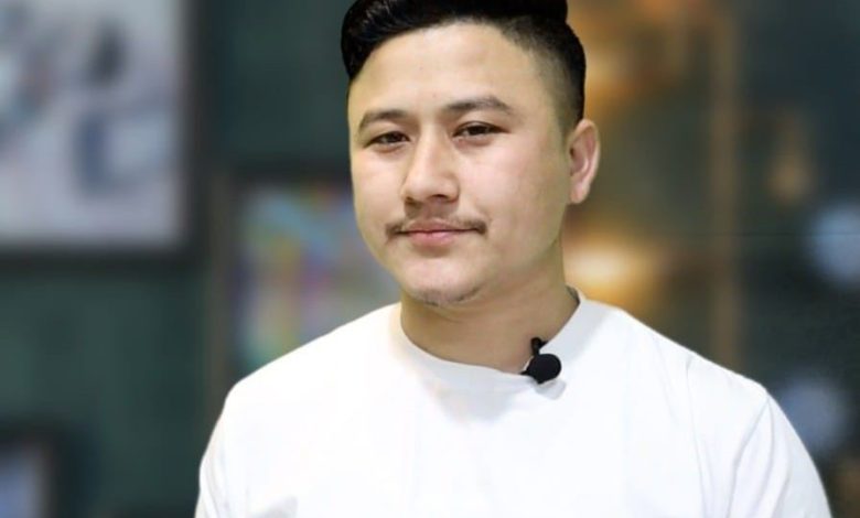 Roshan Shrestha working at Khoj Samachar digital newsroom in Kathmandu’s Pepsi-Cola area
